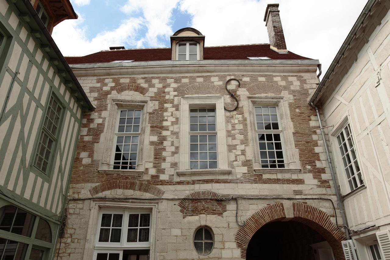 Hotel Saint Georges Τρουά Εξωτερικό φωτογραφία The house of the Duke of Sully in Paris