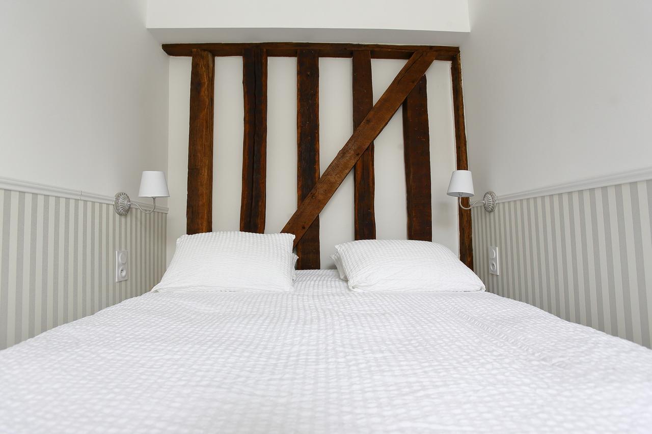 Hotel Saint Georges Τρουά Εξωτερικό φωτογραφία A bed with a white sheet