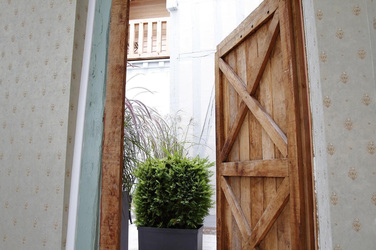 Hotel Saint Georges Τρουά Εξωτερικό φωτογραφία The entrance to the courtyard