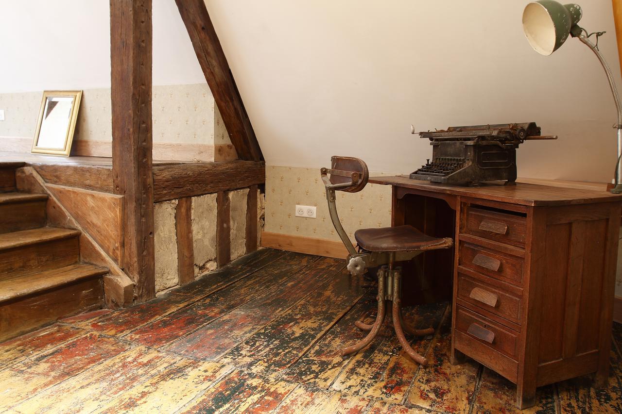 Hotel Saint Georges Τρουά Εξωτερικό φωτογραφία The desk where Hemingway wrote A Farewell to Arms
