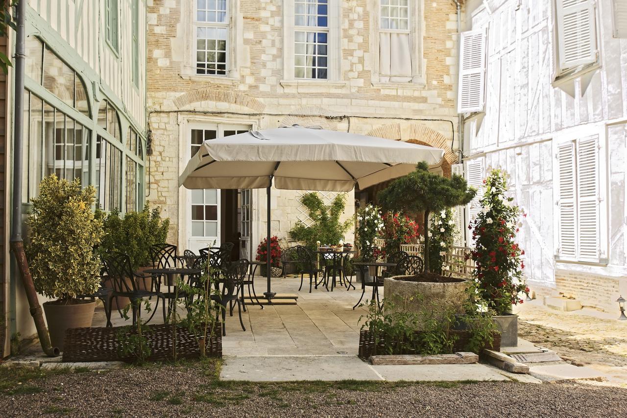 Hotel Saint Georges Τρουά Εξωτερικό φωτογραφία The courtyard of the restaurant