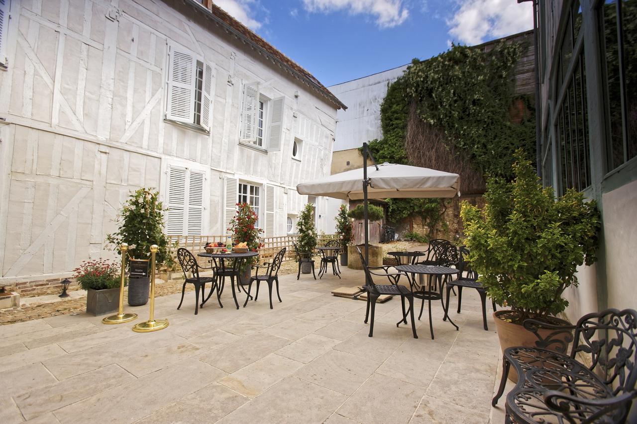 Hotel Saint Georges Τρουά Εξωτερικό φωτογραφία The courtyard of the hotel